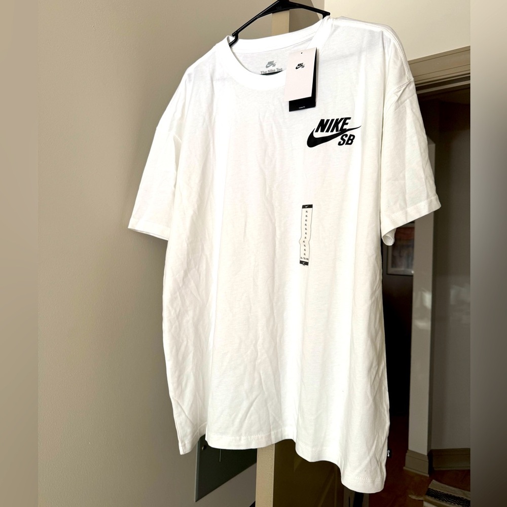 Nike SB White Short Sleeve Tee Classic Crew Neck